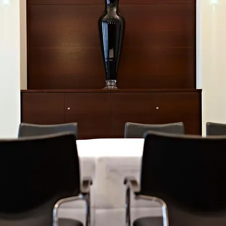 Hotel Metropolitan By Flemings 4*