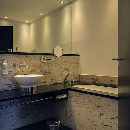 Hotel Metropolitan By Flemings 4*