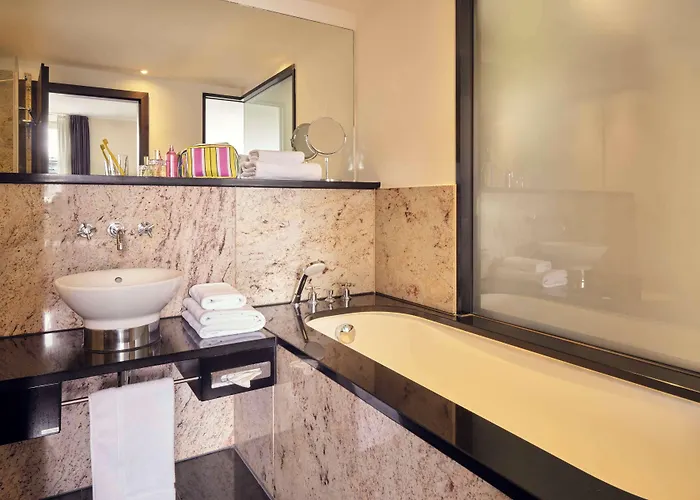 Отель The Cloud One Frankfurt - Metropolitan 4*